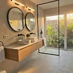 Aine Luxury Villa, Sea Views, Heated Pool *