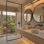 Aine Luxury Villa, Sea Views, Heated Pool *