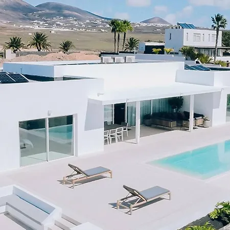 Aine Luxury Villa, Sea Views, Heated Pool * プエルト・カレロ