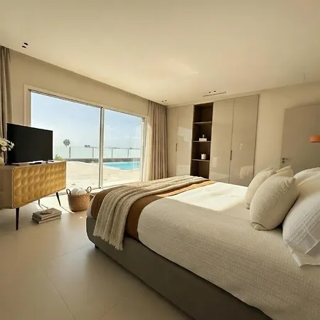 Aine Luxury Villa, Sea Views, Heated Pool *