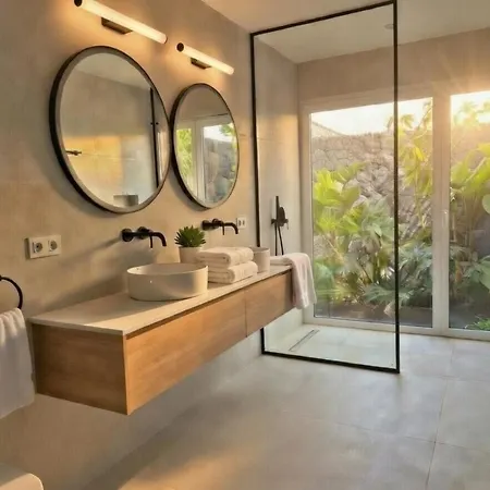 Aine Luxury Villa, Sea Views, Heated Pool *