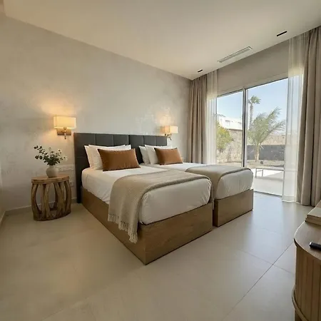Villa Aine Luxury Villa, Sea Views, Heated Pool *
