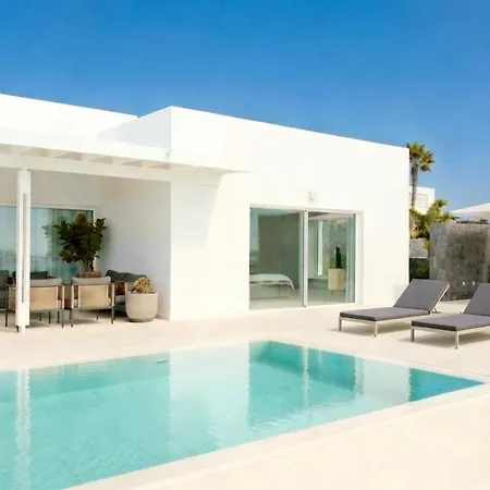 Aine Luxury Villa, Sea Views, Heated Pool Villa