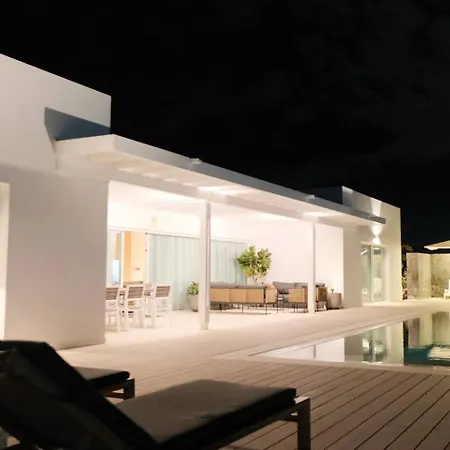 Aine Luxury Villa, Sea Views, Heated Pool ヴィラ