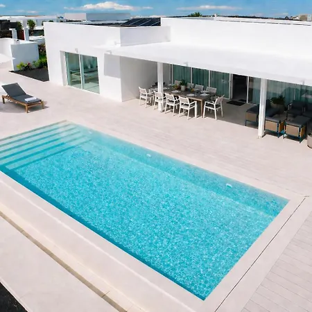 Aine Luxury Villa, Sea Views, Heated Pool * プエルト・カレロ