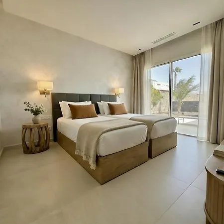 Aine Luxury Villa, Sea Views, Heated Pool Villa