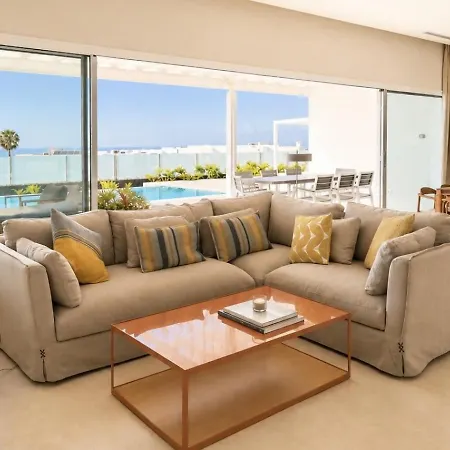 Aine Luxury Villa, Sea Views, Heated Pool *