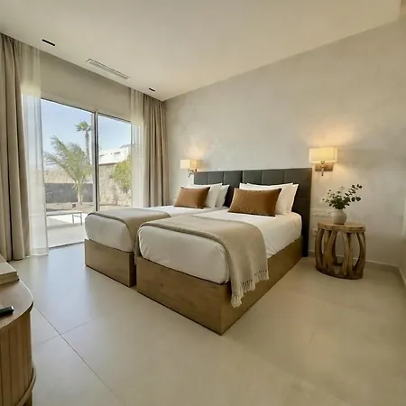 Aine Luxury Villa, Sea Views, Heated Pool Villa *