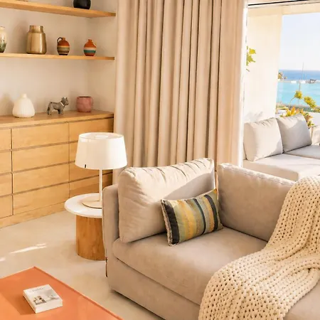 Aine Luxury Villa, Sea Views, Heated Pool Villa