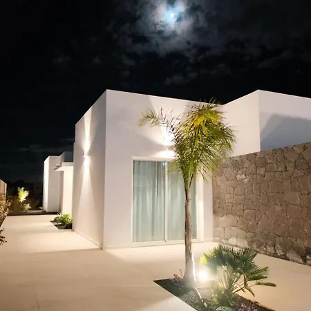 Villa Aine Luxury Villa, Sea Views, Heated Pool