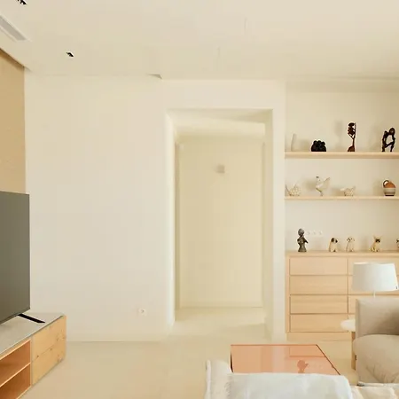 Aine Luxury Villa, Sea Views, Heated Pool Villa *